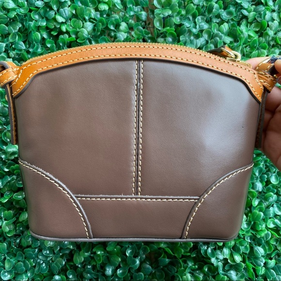 Dooney and Bourke convertible crossbody bag - Picture 2 of 5